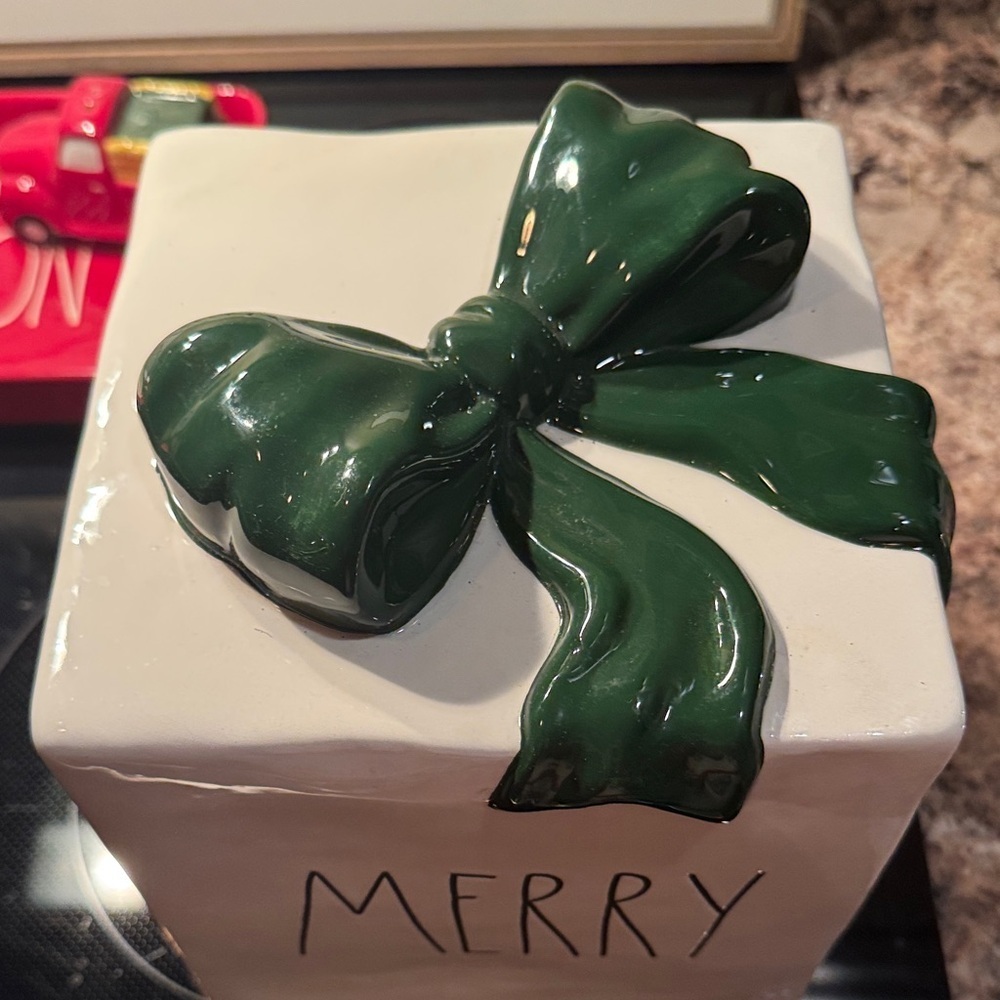 Rae Dunn White and Green 'Merry' Holiday Decor - Picture 2 of 4